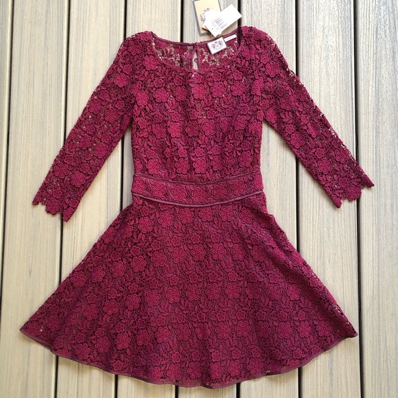 NWT Juicy Couture Dark Crimson Guipure Lace Dress Size 2 - starselection.ae